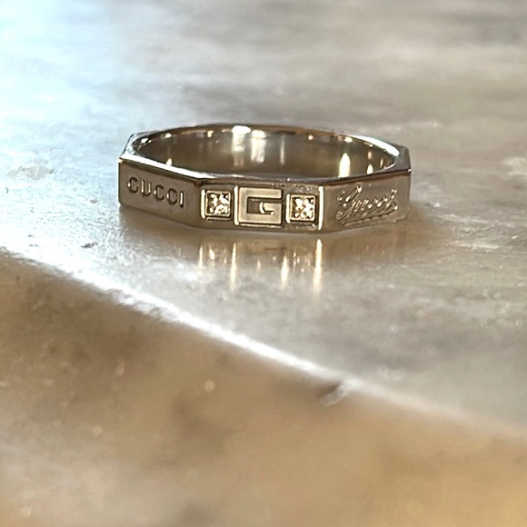 18k GUCCI Ring - Picture 7 of 15